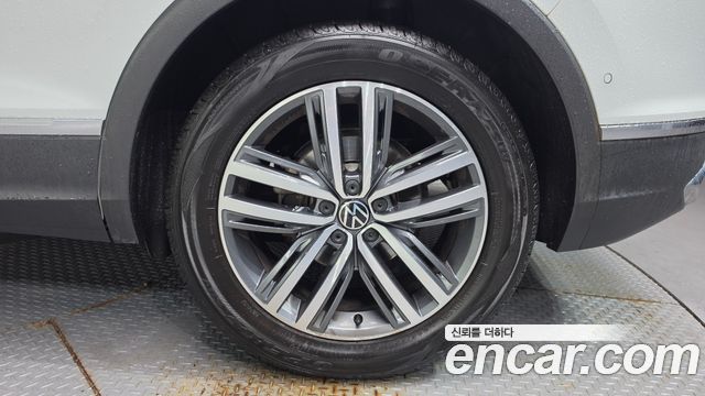 Volkswagen Tiguan 2023 — photo 7