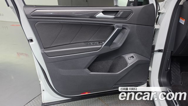 Volkswagen Tiguan 2023 — photo 14