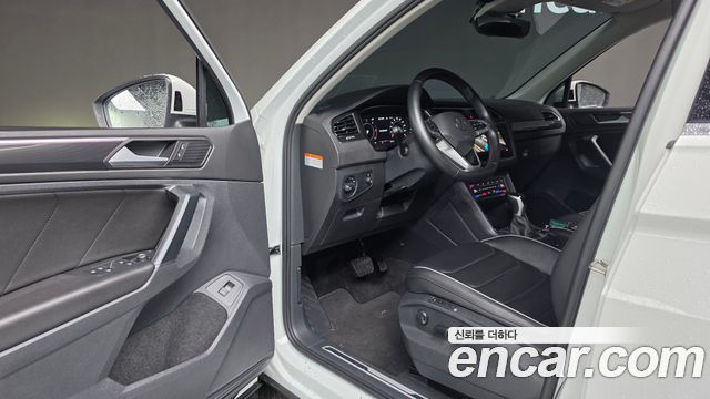 Volkswagen Tiguan 2023 — photo 16