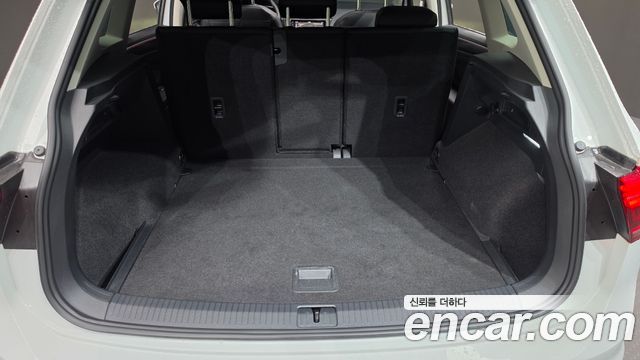 Volkswagen Tiguan 2023 — photo 33