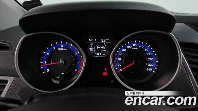 Hyundai AVANTE 2015 — photo 11