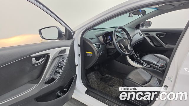 Hyundai AVANTE 2015 — photo 13