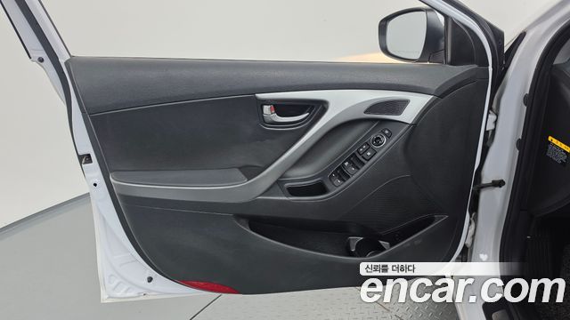 Hyundai AVANTE 2015 — photo 14