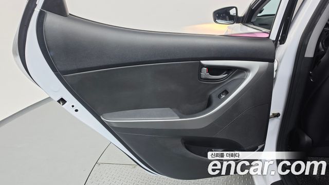 Hyundai AVANTE 2015 — photo 15