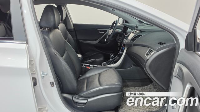 Hyundai AVANTE 2015 — photo 16