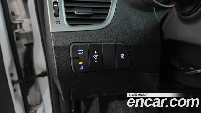 Hyundai AVANTE 2015 — photo 27