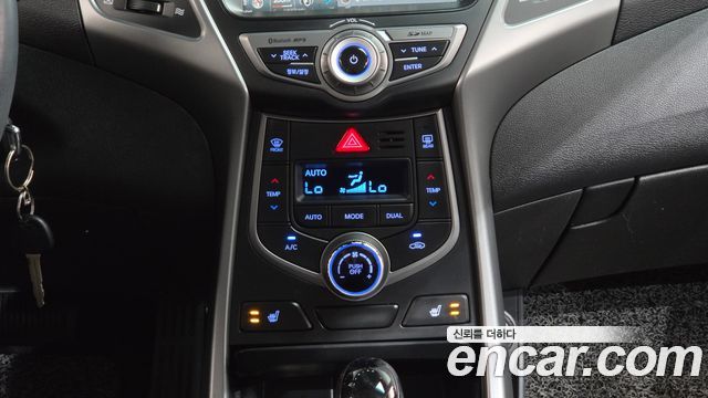 Hyundai AVANTE 2015 — photo 30