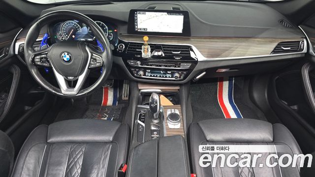 BMW 5-Series 2018 — photo 10