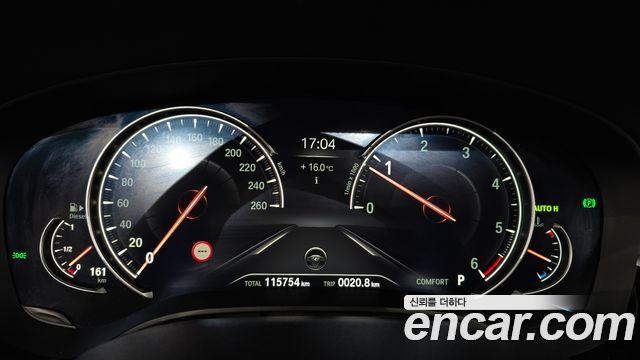 BMW 5-Series 2018 — photo 11