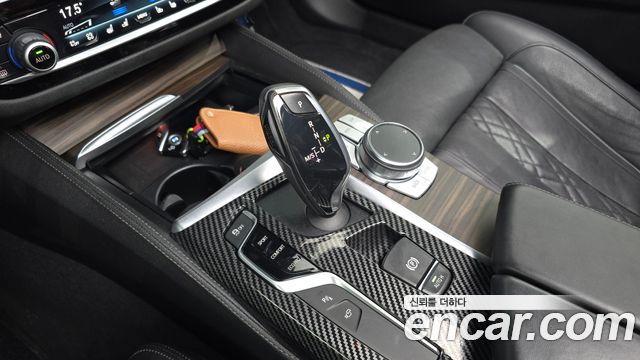 BMW 5-Series 2018 — photo 12