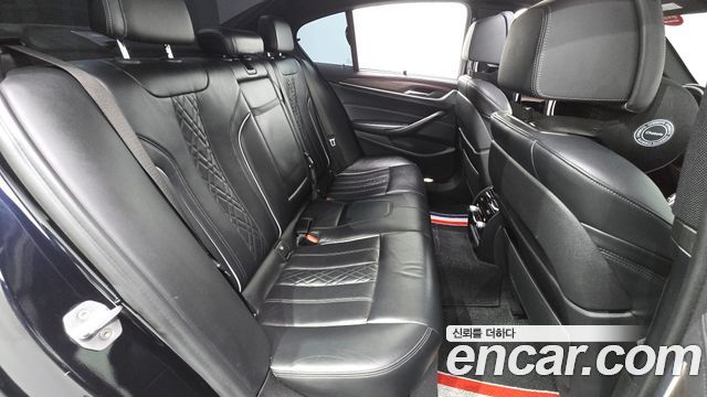 BMW 5-Series 2018 — photo 18