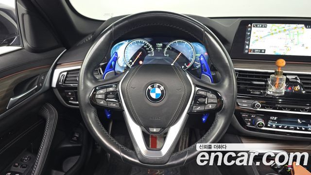 BMW 5-Series 2018 — photo 19