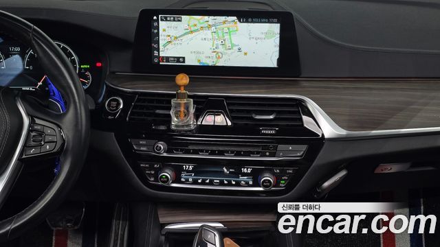 BMW 5-Series 2018 — photo 20