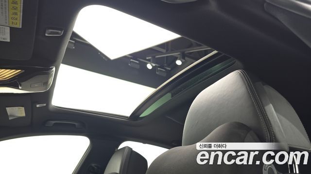BMW 5-Series 2018 — photo 24
