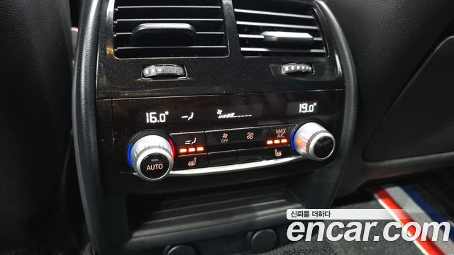 BMW 5-Series 2018 — photo 26