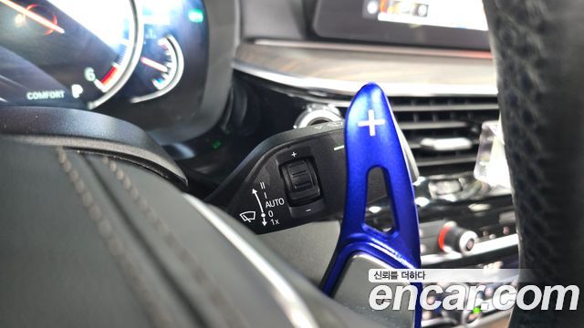 BMW 5-Series 2018 — photo 30