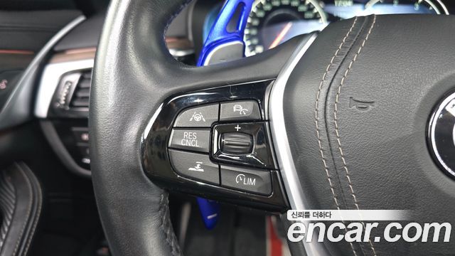 BMW 5-Series 2018 — photo 31