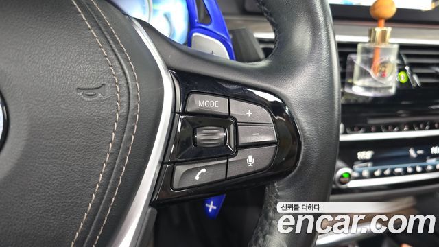 BMW 5-Series 2018 — photo 32
