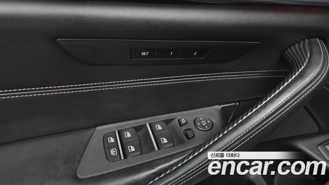 BMW 5-Series 2018 — photo 33
