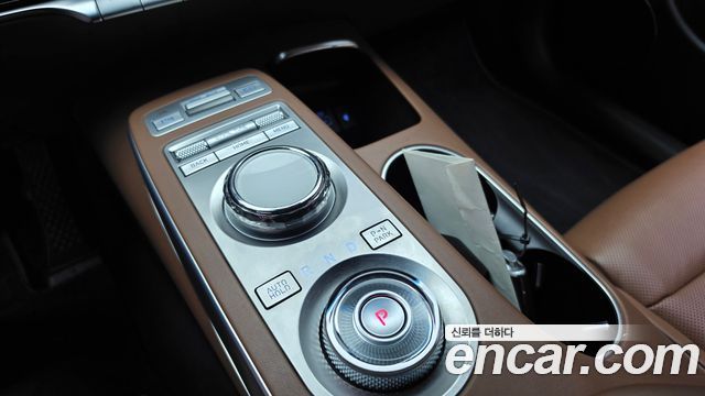 Genesis GV70 2023 — photo 12