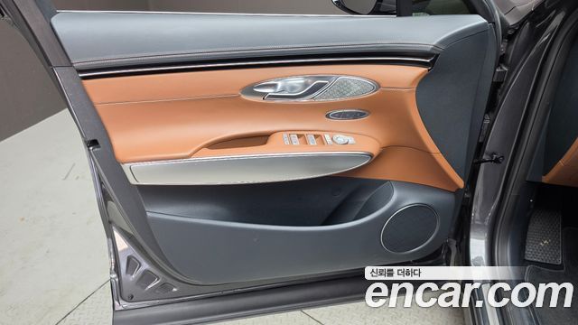 Genesis GV70 2023 — photo 14