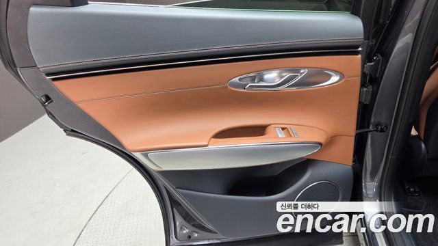 Genesis GV70 2023 — photo 15