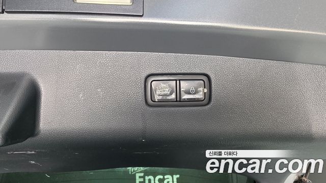 Genesis GV70 2023 — photo 33