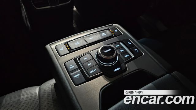 Hyundai Genesis 2016 — photo 27