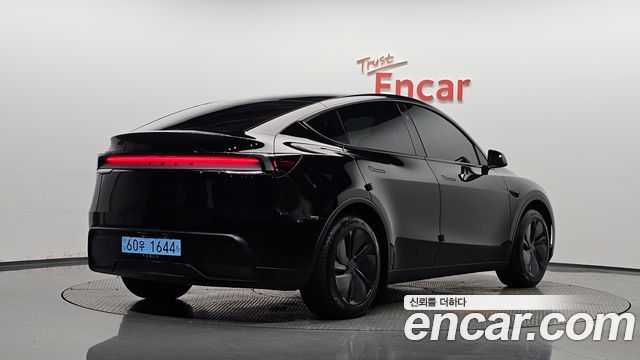 Tesla Model Y 2026 — photo 2