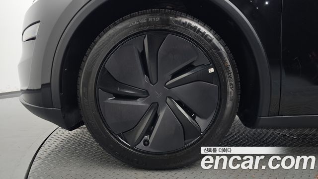 Tesla Model Y 2026 — photo 5