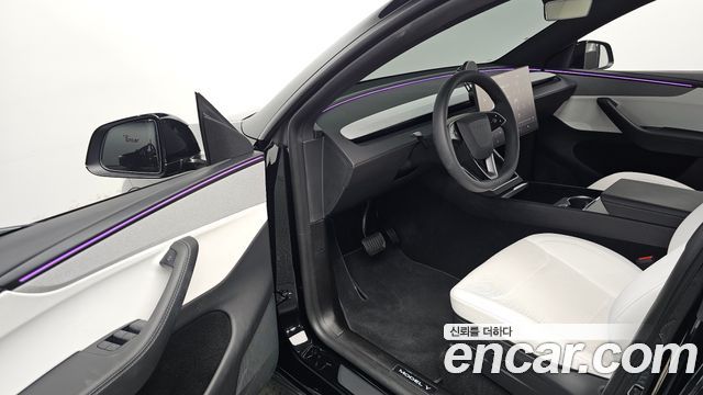 Tesla Model Y 2026 — photo 13