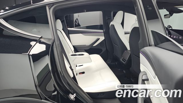 Tesla Model Y 2026 — photo 17