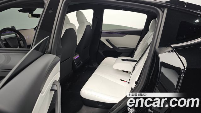 Tesla Model Y 2026 — photo 18