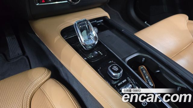 Volvo XC90 2021 — photo 9