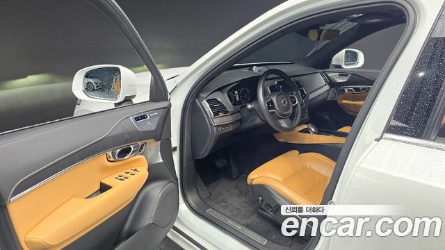 Volvo XC90 2021 — photo 11