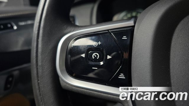 Volvo XC90 2021 — photo 14