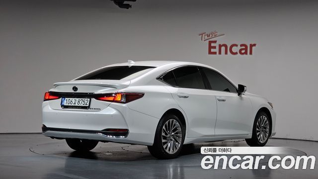 Lexus ES 2025 — photo 2