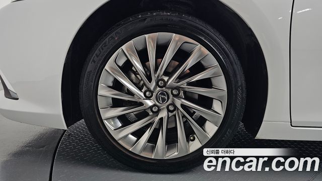 Lexus ES 2025 — photo 5