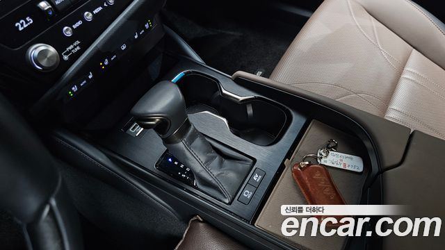 Lexus ES 2025 — photo 9