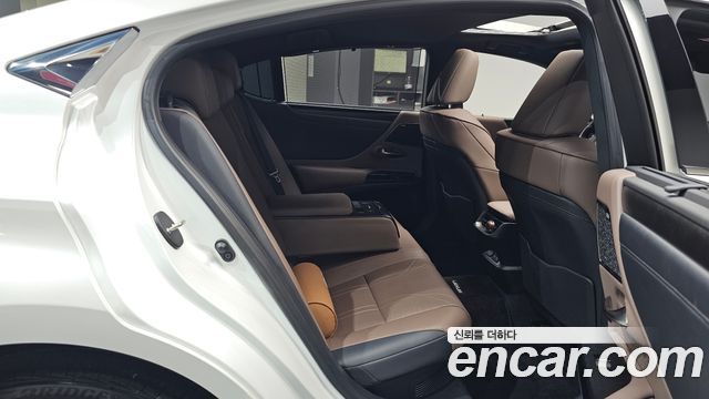 Lexus ES 2025 — photo 11