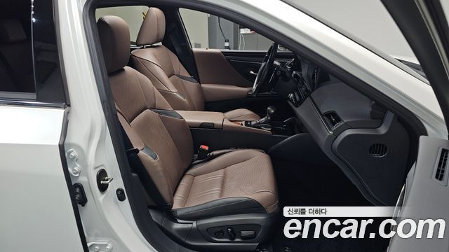 Lexus ES 2025 — photo 12