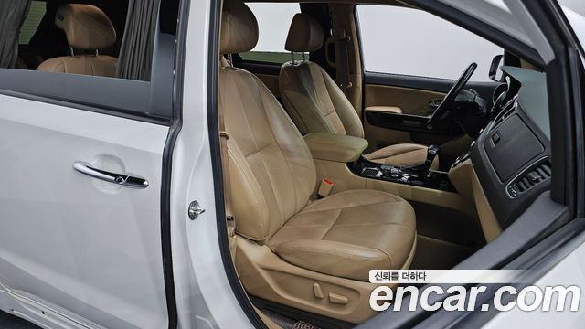 Kia Canival 2019 — photo 17