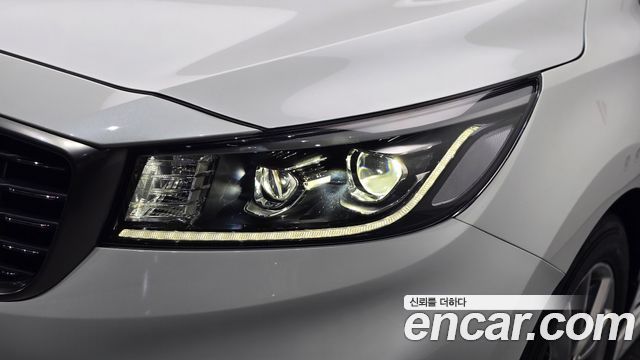 Kia Canival 2019 — photo 8