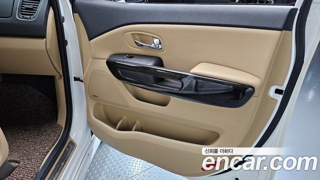 Kia Canival 2019 — photo 15