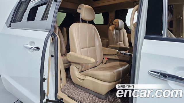 Kia Canival 2019 — photo 16