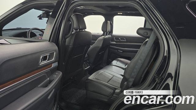 Ford Explorer 2018 — photo 12