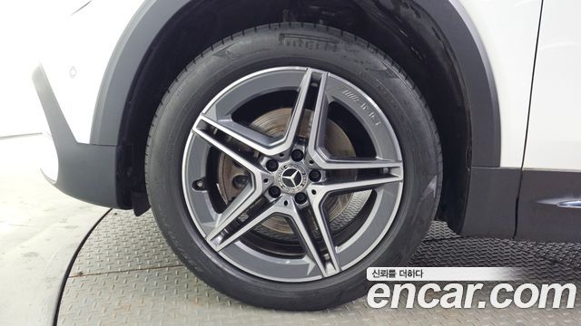 Mercedes-Benz GLB-Class 2022 — photo 5
