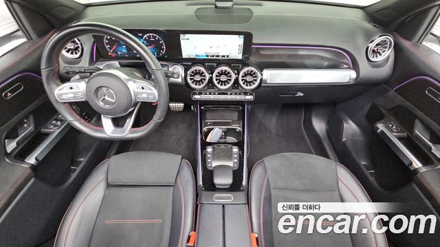 Mercedes-Benz GLB-Class 2022 — photo 10