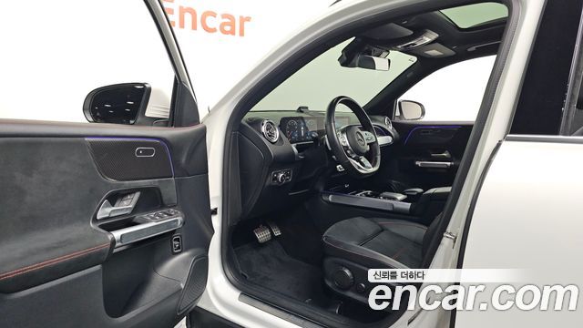 Mercedes-Benz GLB-Class 2022 — photo 13