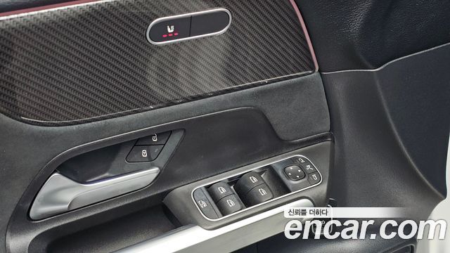 Mercedes-Benz GLB-Class 2022 — photo 19